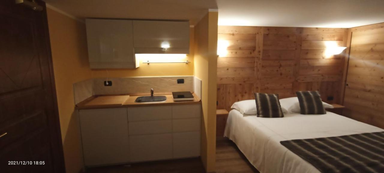 Chalet Alpina Hotel & Apartments La Thuile Exteriör bild