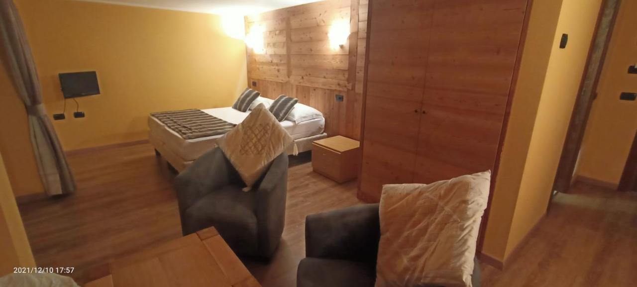 Chalet Alpina Hotel & Apartments La Thuile Exteriör bild