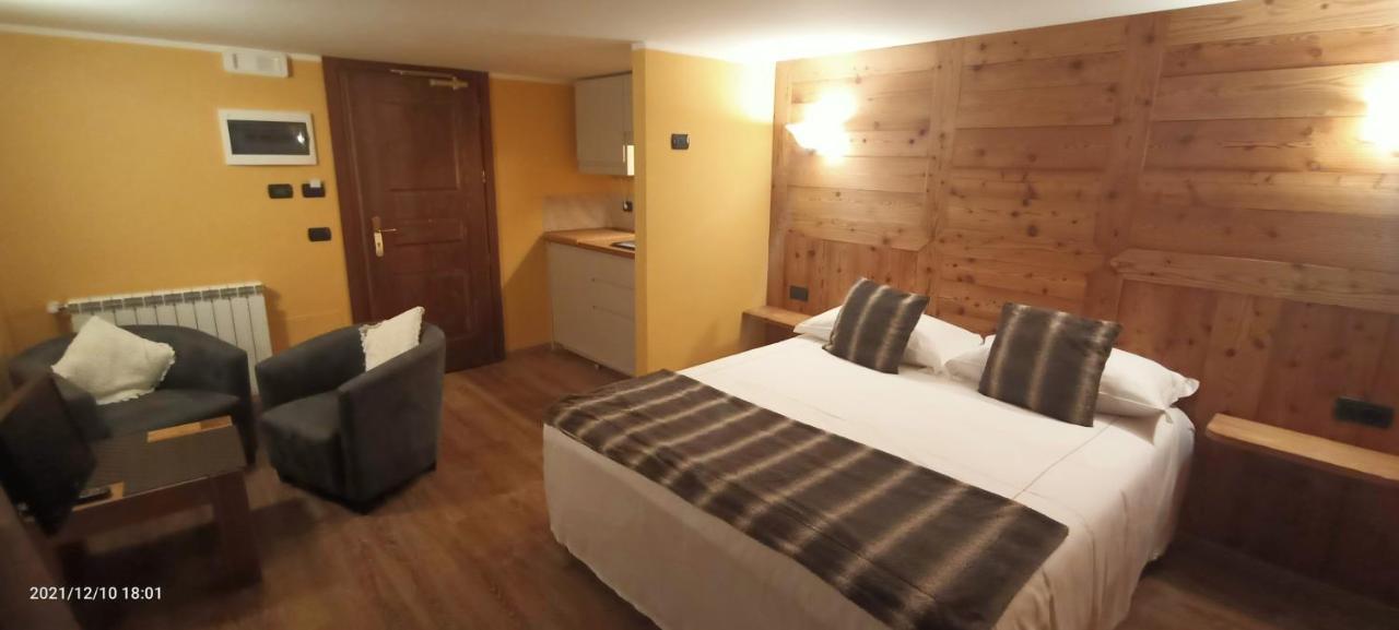 Chalet Alpina Hotel & Apartments La Thuile Exteriör bild