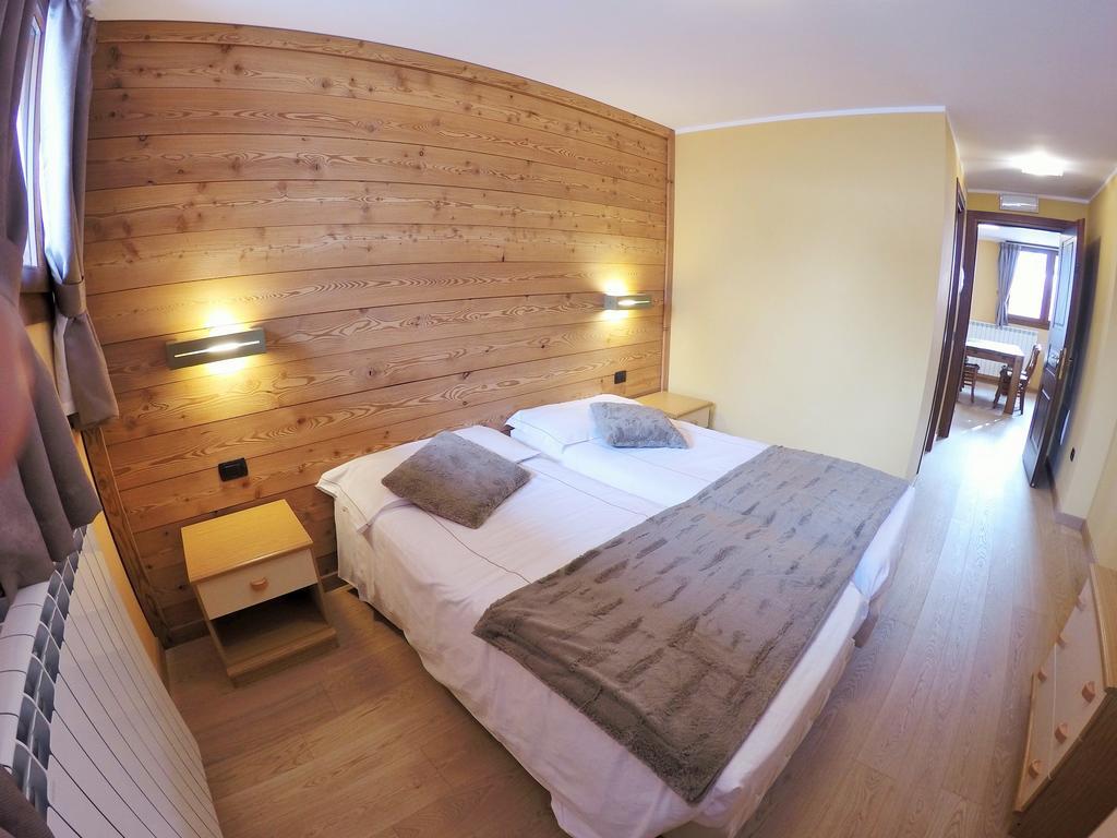 Chalet Alpina Hotel & Apartments La Thuile Exteriör bild