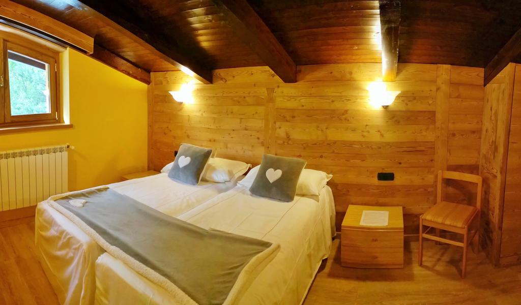 Chalet Alpina Hotel & Apartments La Thuile Exteriör bild