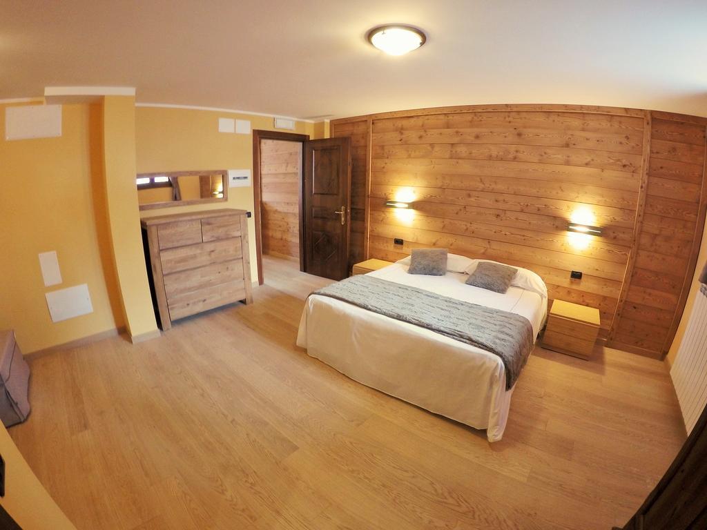 Chalet Alpina Hotel & Apartments La Thuile Exteriör bild