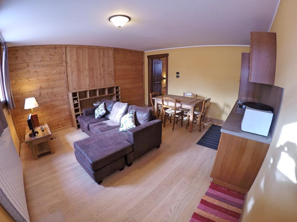 Chalet Alpina Hotel & Apartments La Thuile Exteriör bild