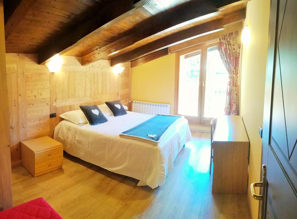 Chalet Alpina Hotel & Apartments La Thuile Exteriör bild