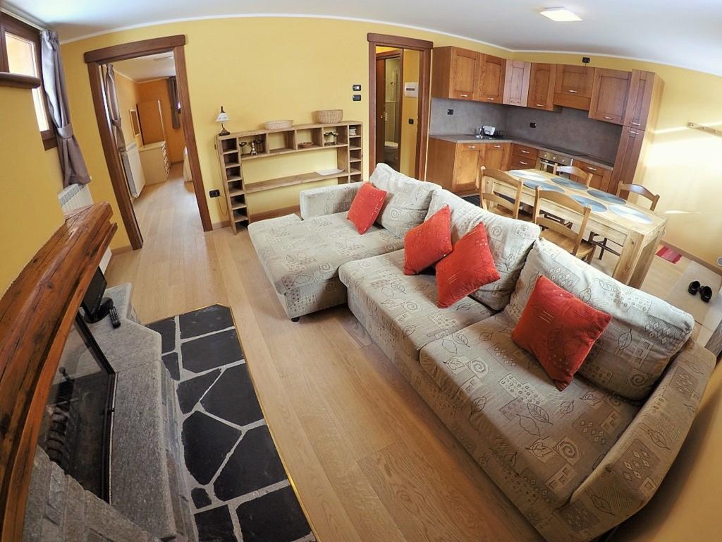 Chalet Alpina Hotel & Apartments La Thuile Exteriör bild