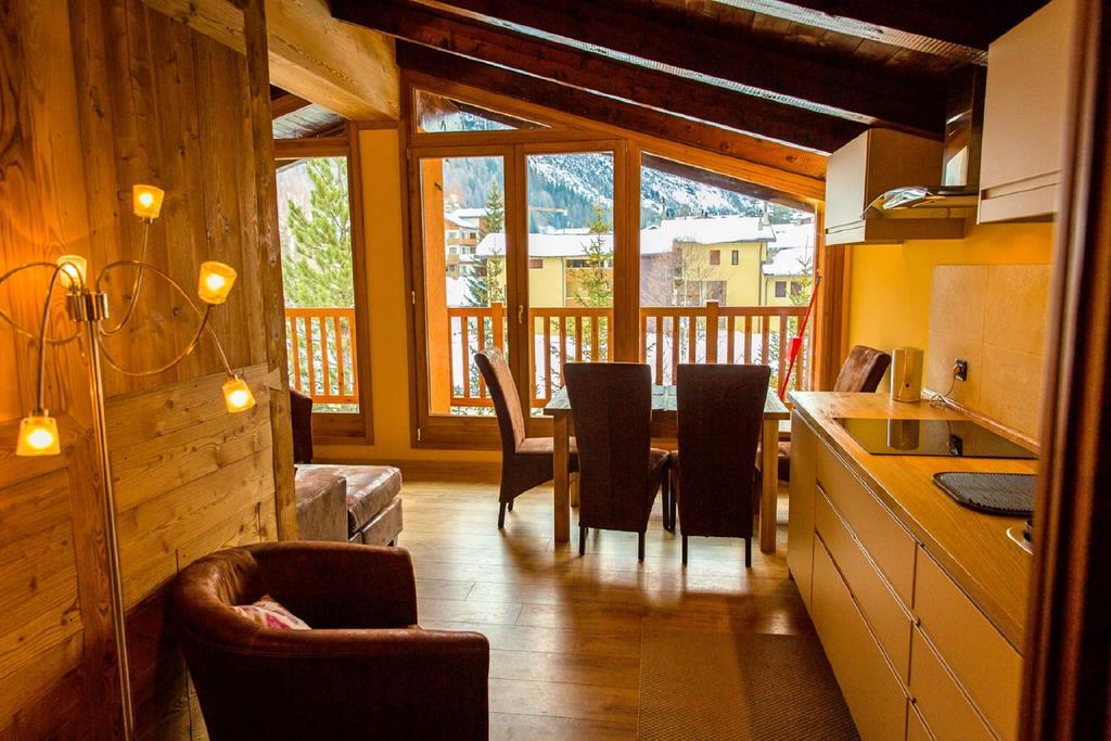 Chalet Alpina Hotel & Apartments La Thuile Exteriör bild