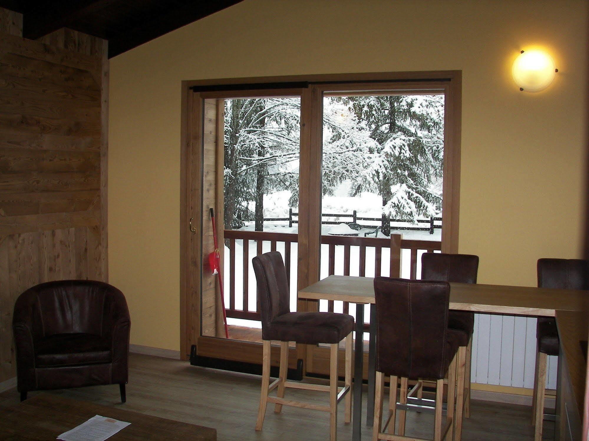 Chalet Alpina Hotel & Apartments La Thuile Exteriör bild